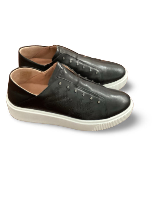 MJUS - Classic Black Leather Slip On Sneaker
