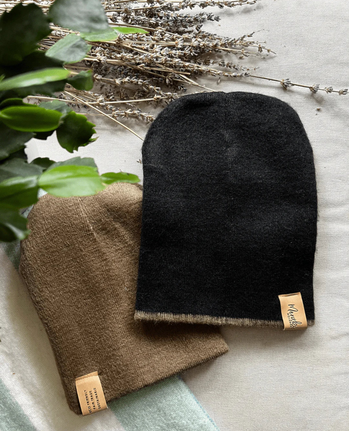 BLACK & BEIGE REVERSIBLE ALPACA BEANIE