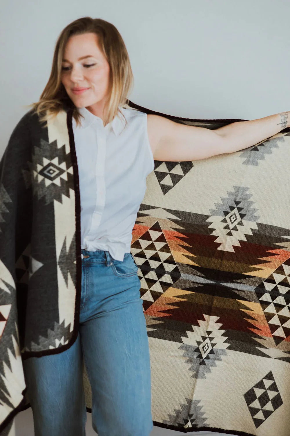 Diamond Aztek Alpaca Throw Blanket - Burgundy Edge