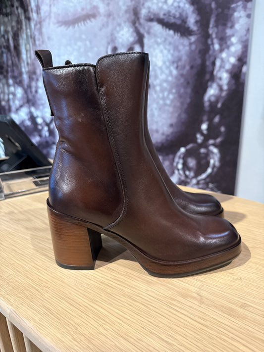 MJUS P96212 Chocolate Mid Calf Boot
