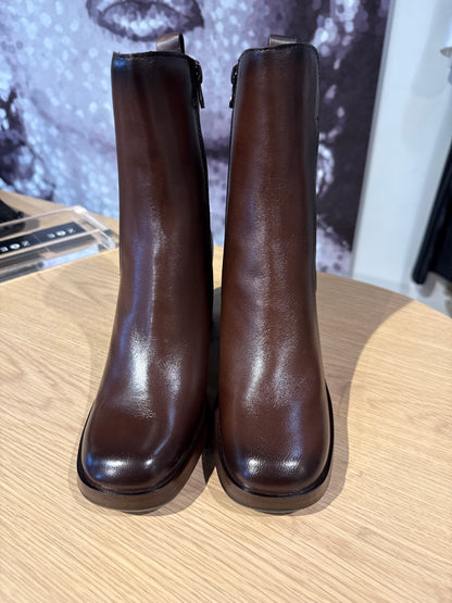 MJUS P96212 Chocolate Mid Calf Boot