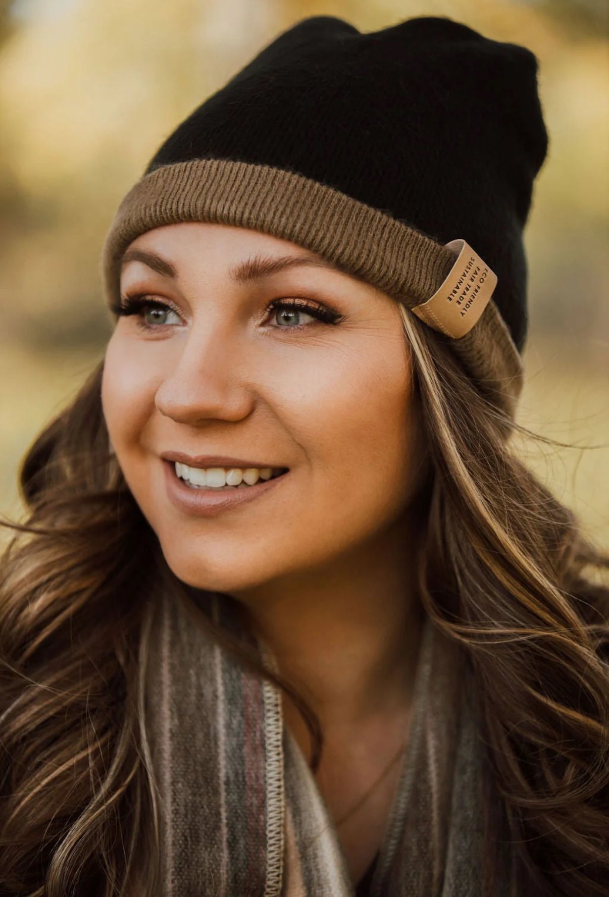 BLACK & BEIGE  REVERSIBLE ALPACA BEANIE