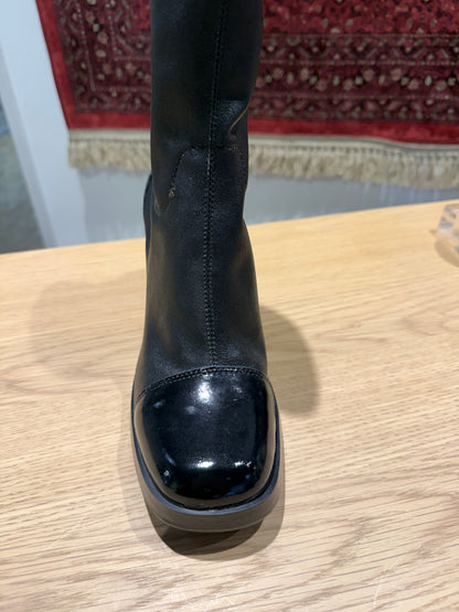 MJUS Stretch Boot